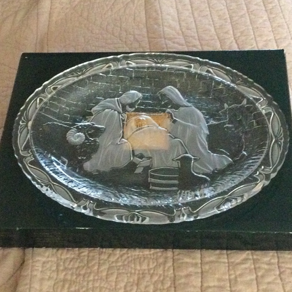 Mikasa Clear Glass Nativity Scene Plate